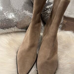 Steve Madden Suede Ankle Boots – Size 11M – New Never Worn – Taupe